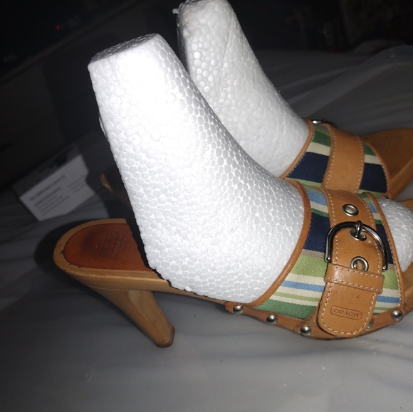 Coach - Picture 2 of 9